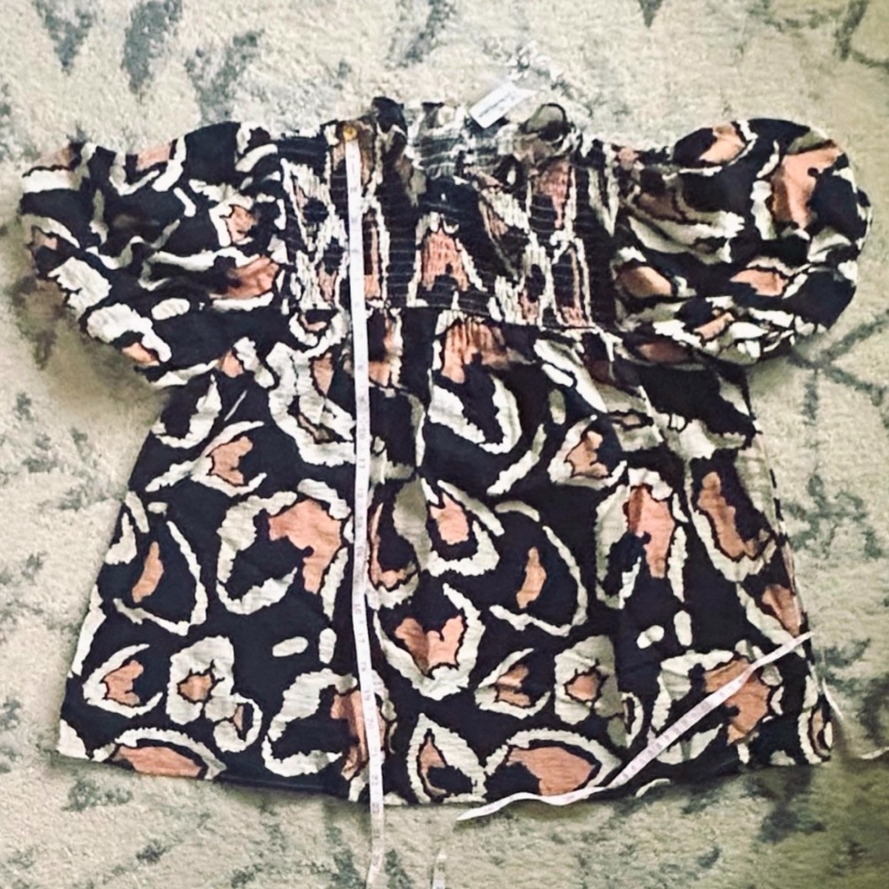 NWT “TCEC” Blouse with Gathered Smock Neck and Blouson Sleeves. Small.